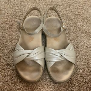 Sas size 10 sandals